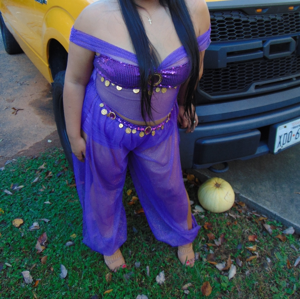 Costume - Picture 2 of 2